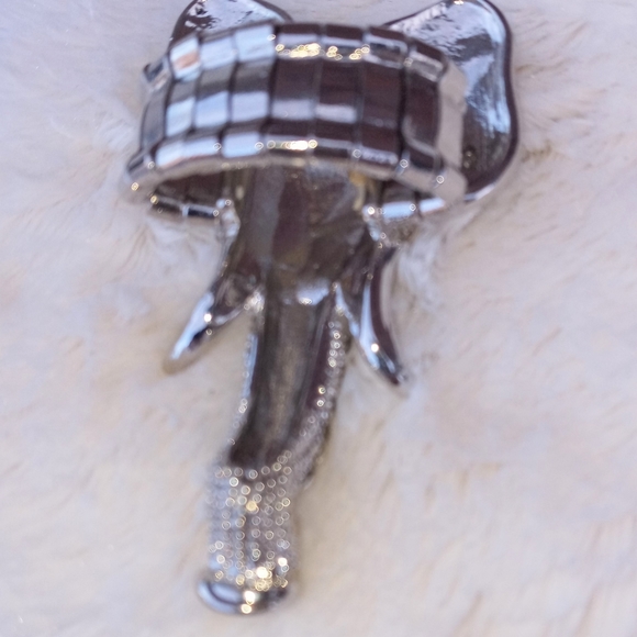 Large Elephant Rhinestone and Silver Bling Ring - Stretch - GORGEOUS - Picture 4 of 4